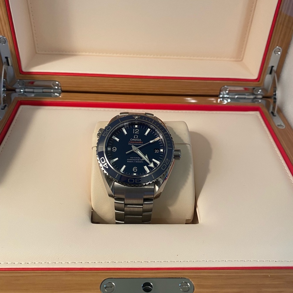 Presenting the Omega Speedmaster - Picture 5 of 6